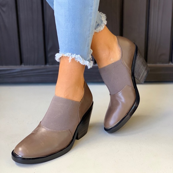 Artisan Distressed Mary Jane Cap Toe Shootie - Picture 3 of 5